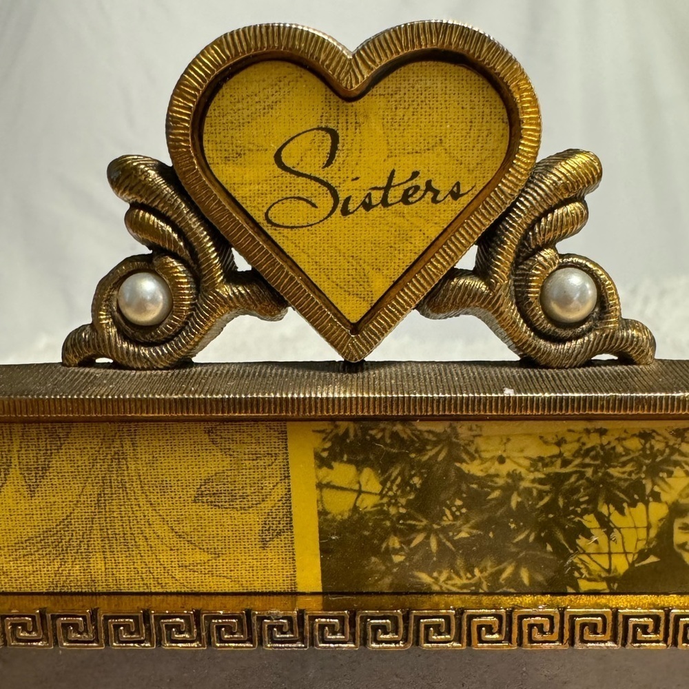 2003 Sisters Thompson Photo Frame 6X8 Gold Heavy Scrollwork Pearls Fancy VTG - Picture 5 of 15
